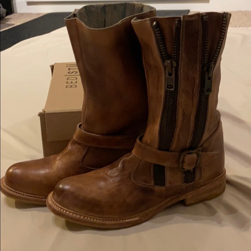 Women’s bed Stu leather mid calf boot size 9